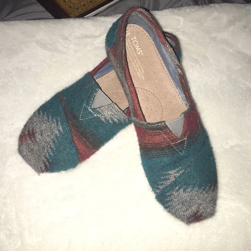 Toms men’s Sz. 9.5 blue tribal